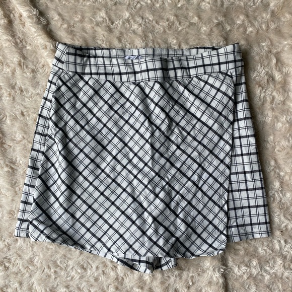 Garage Black and White Stripped Skort | SIZE: S - Picture 1 of 8